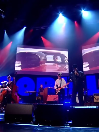 Gorillaz: Stylo - Electric Is Love Remix