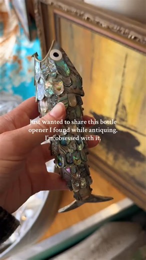 🐚 A Touch of the Ocean. A Twist of Vintage. 🌊✨ Pop your bottle in style with the 🖤Vtg Abalone💕 Shell Bottle Opener — where craftsmanship meets coastal charm. 🐟💫Each piece shimmers with iridescent abalone shell, shaped into a beautifully articulated fish that moves like it’s alive! 🍻Whether you’re hosting a dinner, relaxing by the bar, or gifting something truly unforgettable — this opener is the definition of functional art. 🛒Get it now👉https://t.site/4oi66L4 | Momenticd/M