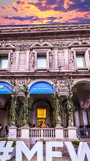 🔴LIVE: in diretta dalla Milano Fashion Week! Perchè la fashion week in questi giorni è ovunque a Milano! Paul Pablo ⭐️ 👉🏻 www.natipervivereamilano.com #milano #italy #milan #italia #follow #travel #lombardia #design #natipervivereamilano #ciaomilano #urban #city #architecture #mfw #milanofashionweek #moda | Nati per vivere a Milano