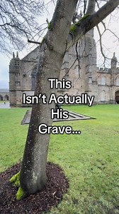 I’ve walked past this spot in Old Aberdeen more times than I can count… and somehow never really looked at it. This monument outside King’s College isn’t just decoration it’s a replacement tomb for William Elphinstone, the founder of the University of Aberdeen. The real tomb is inside the chapel, and this one was created later after the original was badly damaged. Once you stop and look, the details are incredible. The calm pose. The carved figures around the sides. The way it quietly tells a st