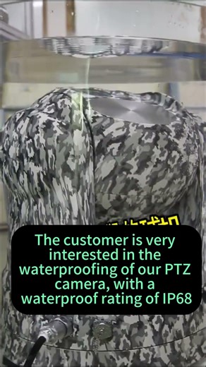 Communication with customers during the exhibition.