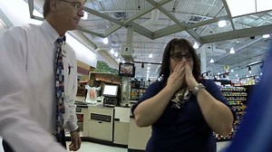 "Are you for real?" These lucky shoppers just got the ultimate surprise: free groceries! | Upworthy