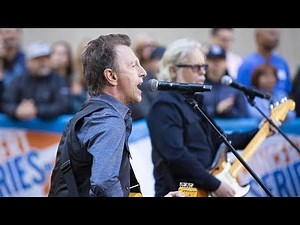 The Rembrandts perform the Friends theme song " I’ll Be There For You "