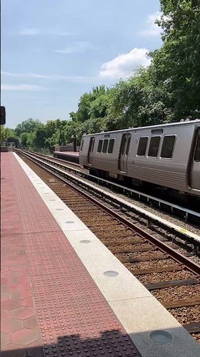 The WMATA Blue Line arriving at Arlington Cemetery