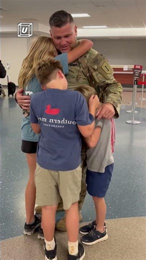 Dad returns from deployment and it brings kids to tears 🥹🪖🛩️ 🎥: @‌chassidysing via Viralhog