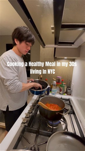 Wesley Xiong on Instagram: "Eating healthy while living in NYC in my 30s can be challenging but it’s definitely doable; here’s a simple healthy mussel dish made of mussel, tomatoes, shallots, and a fried parsley; I’m no chef so anyone can do this #nyc #nycliving #nyclifestyle #diet"