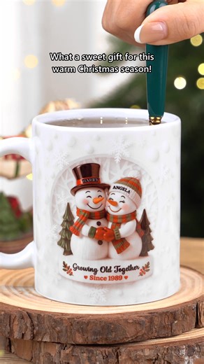 1K views | Cute snowmen, cozy vibes, and your names — the perfect personalized mugs for couples this Christmas! ☕ Order here➡ gift.customchic.co.uk/6697m | Custom Chic UK | Facebook