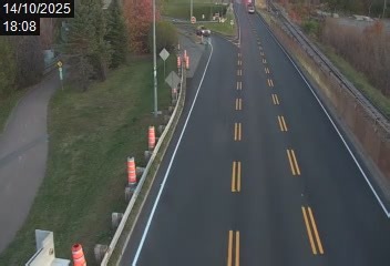 Train heading North detected on camera CN Bridge MP 2 (Levis Route 175 at pont de Québec) [3743] on 2025-10-14 at 18:09:43. Camera location: https://www.openrailwaymap.org/?style=standard&lat=46.743469&lon=-71.286654&zoom=17 | Automated Train Sightings