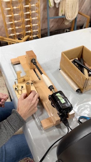 This is how professionals wind pirns #weaving #textile