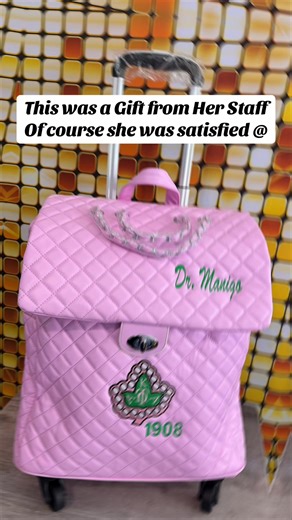 Original Created This elegant quilted rolling tote is the perfect blend of beauty and function. Designed in a soft Pink tone with classic diamond stitching, this bag offers a polished, sophisticated look ideal for travel, meetings, and special occasions. #GreekFamily #trolley #bags #custom #travel