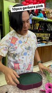 10pcs gerbera pink flower arrangement 🇵🇭🇵🇭🇦🇪🇦🇪 #flowerarrangement #flowers #highlightseveryone #reelsfb23 #fbviralvideoreels #ofwreels #reelseverywhere #StarsEverywhere #freshflowers #GerberaBouquet #gerbera | Sam Antipuesto