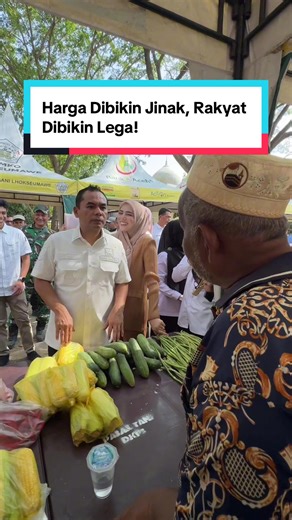 Kalau biasanya yang bikin deg-degan itu harga cabai, kali ini yang bikin heboh justru kabar baik. Di Lhoksemawe, Wali Kota Dr. Sayuti Abubakar bersama Ketua TP-PKK Kota Lhoksemawe Ibu Yulinda Sayuti resmi membuka Pasar Tani dan Gerakan Pangan Murah Tahun 2026 di kawasan SD Negeri 12 Banda Sakti, Gampong Mon Geudong. Bedanya, ini bukan pasar yang bikin dompet menjerit—ini pasar yang bikin ibu-ibu senyum lebar. Pasar Tani ini ibarat jalan tol khusus bahan pokok: dari petani langsung ke warga, tanp