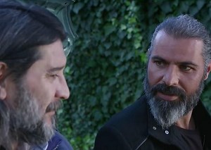 Elif odcinek 887 streszczenie - Tarika wyznaje Ranie, że wie o intrydze, jaką odgrywała z Cemem. Mężczyzna obiecuje, że rozwiedzie się z żoną