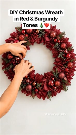 DIY Christmas Wreath in Red & Burgundy Tones #diydecor #easydiy