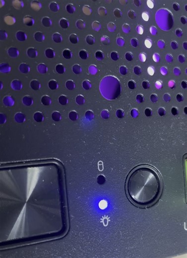 Red blinking light on Montech Air 100 ARGB Case