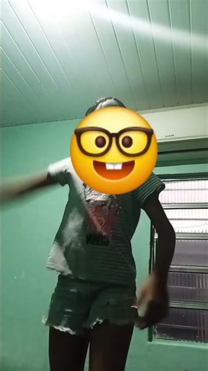 eu em 2019 eu morava na favela;-; ai o povo colocava essas músicas donada;-;