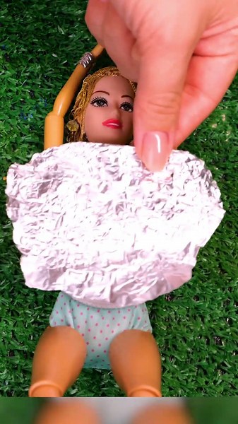 Złote Łańcuchy & Gotycki Szyk – Mroczna Metamorfoza Barbie! 🖤💍