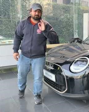 Mini Cooper SE exterior walkaround.