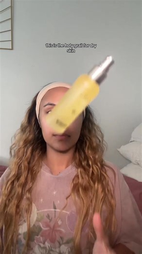 Hydrating af fir my skin. I love to bring this to my flights too and it keeps my face feeling hydrated and supple *chefs kiss* #skincare #facetoner | Goldsoul