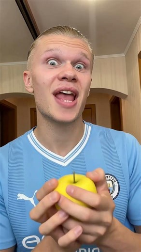 Did you see how Ronaldo got into my apple? #football #ronaldo