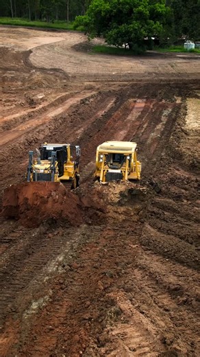 Trackworks Design on Instagram: "That last push to Christmas is here 🥵 #bulldozer #earthmover #dozer #push #heavyequipmentlife"