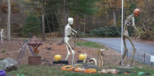 Here's how to weatherproof your Halloween mega-monsters - The Weather Network