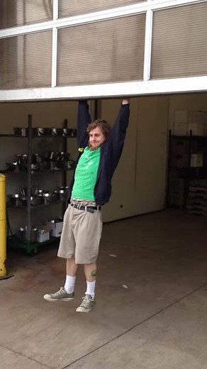 garage door fail broken arm