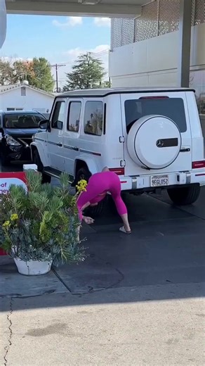 Women has trouble at Gas station