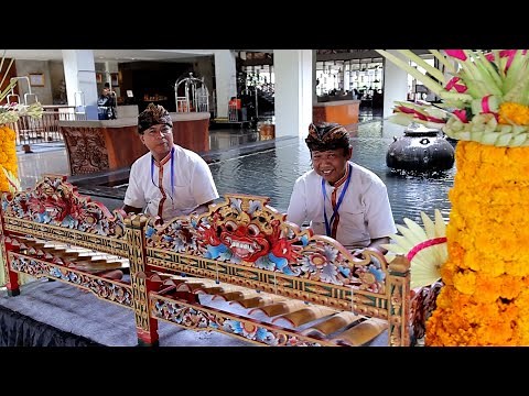 インドネシアの民族音楽「ガムラン」の演奏