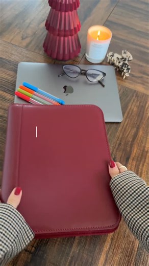 FranklinPlanner on Instagram: "Plan my day with me! ✨ Today I’m tackling holiday tasks, checking off gift lists, and organizing the holiday details one page at a time.⁠ ⁠ #franklinplanner #holidayplanning #franklincovey #planner #organize"