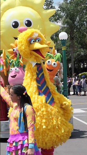 Sesame Street Parade with Big Bird Dancing