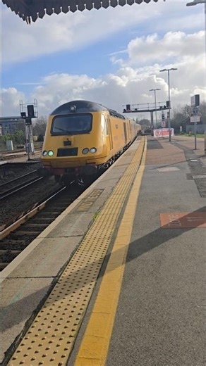 A Network Rail Class 43 Set(43062 and 43013) arriving into Platform 5 at Exeter St Davids