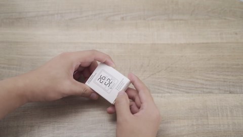 DOQAUS Digital Hygrometer Indoor Thermometer Humidity Meter Room Thermometer with 5s Fast Refresh Accurate Temperature Humidity Monitor for Home, Bedroom, Baby Room, Office, Greenhouse, Cellar (Black)