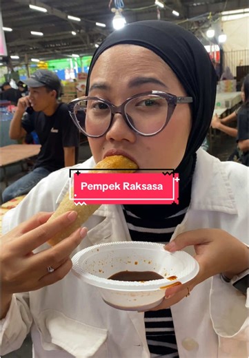 Rekomendasi Pempek Raksasa di Pasar Kue Subuh Senen