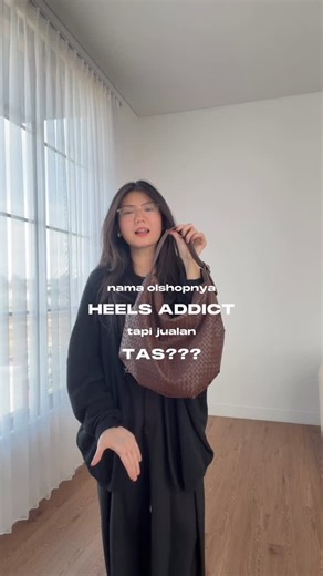 Tantan. on Instagram: "@heelsaddict_"