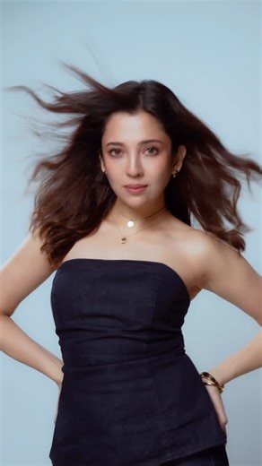 Barkha Singh on Instagram: "Okay but… Motorola Edge 60 Pro might just be my new fave +1 👀📱 Looks ✨✔️ Speed ⚡✔️ Camera so good it basically deserves its own fan club 😍 (True Color Pro, you’re the real MVP). Big Billion Moto Rush is coming soon 💥 with deals you’ll want to dance for, and a contest where you can win a brand-new Motorola smartphone every single day (plus other fab prizes). 🎁 #Ad #MotorolaIndia #BigBillionMotoRush #HelloMotoNaachoNaacho"