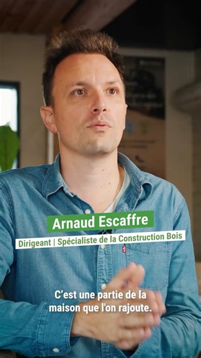 Escaffre Bois 🪵 Albi on Instagram: "[#ExtensionBois] 🏡 Agrandir sans dénaturer, c’est possible ! 🎥 Dans cette interview, Arnaud nous explique pourquoi choisir l’extension bois est une solution idéale pour repenser votre espace de vie. Le bois, c’est bien plus qu’un "simple" matériau : 🔅 Performant : isolation thermique & acoustique naturelle pour un confort durable 💨 Rapide à mettre en œuvre : structures préfabriquées et isolées dans nos ateliers pour un chantier plus court et plus propre ✨