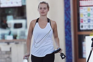 Margot Robbie acude al Ballet Fit cuando necesita preparar un papel: así puedes ponerte en forma siguiendo su entrenamiento