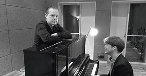 Benjamin Schoos et Alex Gavaghan s'associent pour un acide Freaksville National Orchestra