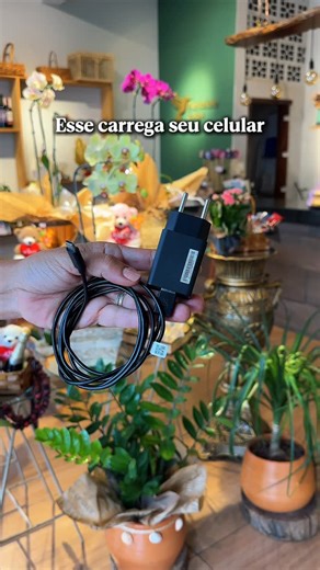 Floricultura Colibri - Itaúna on Instagram: "Um buquê não é só um presente bonito. É cuidado, é atenção, é aquela pausa no automático para dizer: “eu pensei em você”. 💛 ✨ Não espere descarregar pra lembrar de cuidar. Passe na Colibri Flor & Arte e escolha o buquê perfeito para recarregar o seu relacionamento. 📍 Av. Platina, 509 – Padre Eustáquio, Itaúna – MG 📲 WhatsApp: (37) 9 8802-0838 🌎 Catálogo e pedidos: link na bio 💬 Marca aqui quem merece esse tipo de recarga ou vem garantir o seu! . 