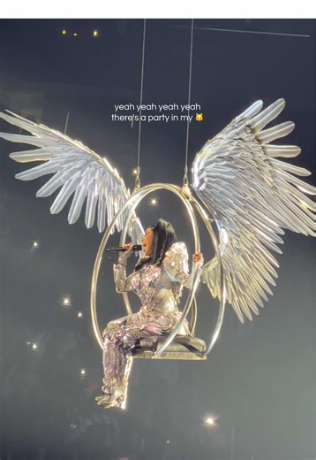 My favorite part of any concert is when the artist breaks from the performance and talks to us. Cardi was talking to us like we are all a bunch of her homegirls, it wasn’t a concert, it was a party! 💃🏽💕 @Cardi B #cardi #cardib #cardibseattle #cardibconcert #amithedrama