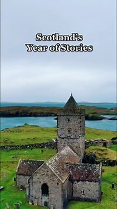 The Hebridean Baker visited Tùr Chliamainn (St Clement’s Church) and followed the traces of Màiri nighean Alasdair Ruaidh (Mary MacLeod), the 17th-century female poet who was exiled for her craft. 🔍 Not much is known about the female bard who was renowned for her pride in being a MacLeod and for her liking for whisky and snuff. 🥃 But some stories about the strong, outspoken poet and some of her fine work survived. 📚 Born at Rodel in 1569, nighean Alasdair Ruaidh the ‘daughter of Red Alastair’