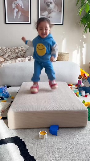 7.7K views | Bewegung ist wichtig für die Entwicklung – aber sicher soll’s sein! Das Hüpfpolster fördert Motorik, Gleichgewicht & Selbstvertrauen. Entwickelt von Eltern, geliebt von Kindern.  Über 20.000 glückliche Eltern & Kinder  Robust & Schadstofffrei  Zertifizierte Materialien Jetzt entdecken auf: www.malwim.de | Malwim | Facebook