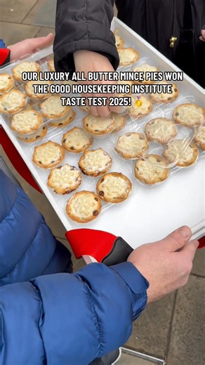 Nothing says Christmas like an award winning mince pie 🤤🥧🎅🏻 Our All Butter Luxury Mince Pies WON the Good Housekeeping Institute Taste Test 2025! We took to the streets of London to celebrate with you all ✨🥇 | Iceland Foods