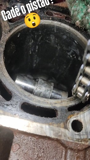 Jeep Renegade apagou com barulho forte no motor. Veja o diagnóstico... O motor edificado se trata do E-torq 1.8 . Ao retirar a vela de ignição do primeiro cilindro, pude identificar a quebra da ponta da mesma, o q não me deixou dúvidas em retirar o cabeçote para um diagnóstico mais complexo. E a notícia não foi boa para o cliente, pois o cabe8foi condenado pela retifica, q irá retificar apenas o bloco... #viral #reelvideo #reelsinstagram #renegade #jeep #etorq #etork #etorkperfomance | Fabio Rem