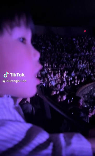 La emoción de León cantando 'Let You Break My Heart Again'