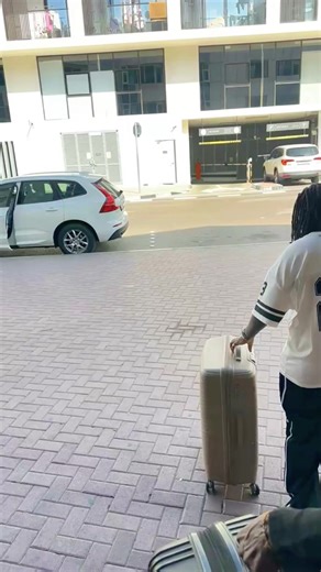 Embracing Love in Dubai: A Journey of Heartfelt Moments