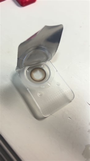 えぐい光るカラコンの魅力