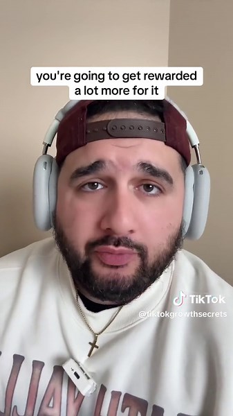 If you’re posting 2-3 time per day, you’re likely posting way too much to grow on tiktok and you’re working against how the tiktok algorithm works..😳 #tiktoktipsandtricks #tiktokgrowth #tiktokalgorithm