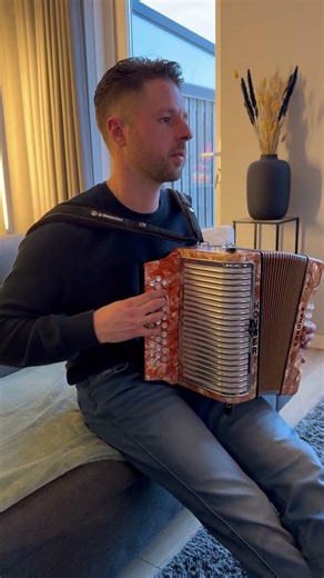Mr. Randy Travis, I added a little accordion to your amazing song 🤠